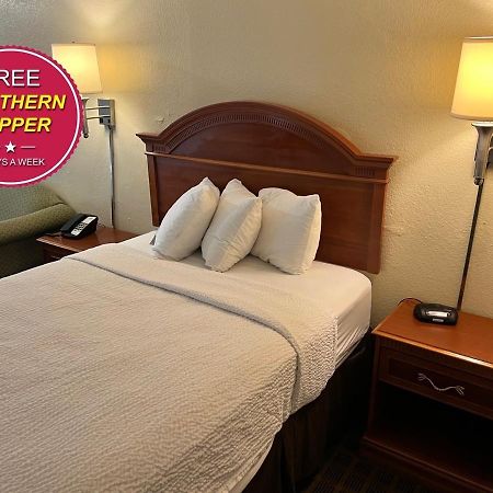 Candler Days Inn By Wyndham Asheville West מראה חיצוני תמונה