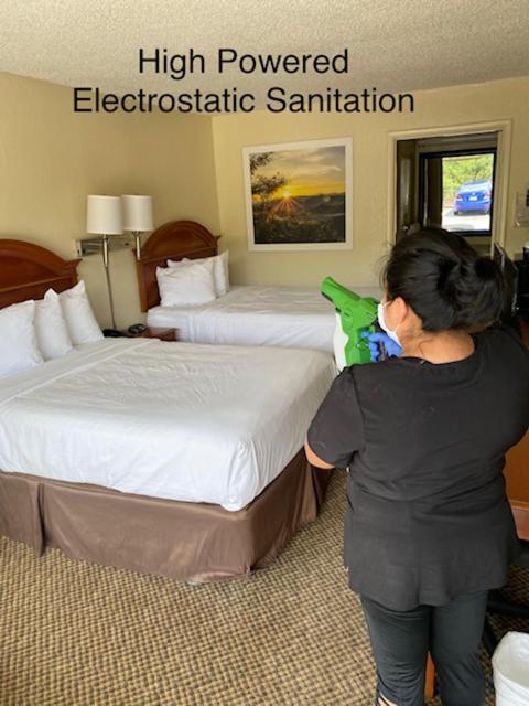 Candler Days Inn By Wyndham Asheville West מראה חיצוני תמונה