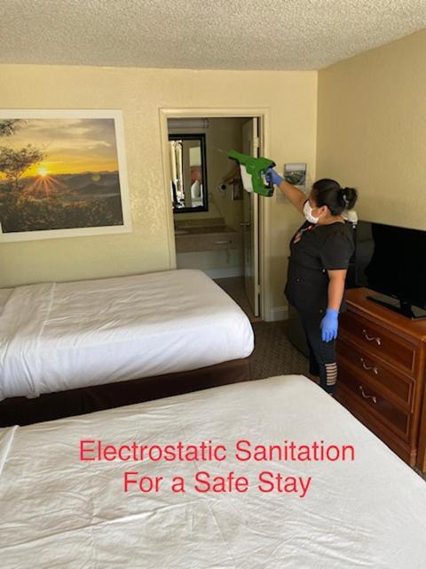 Candler Days Inn By Wyndham Asheville West מראה חיצוני תמונה