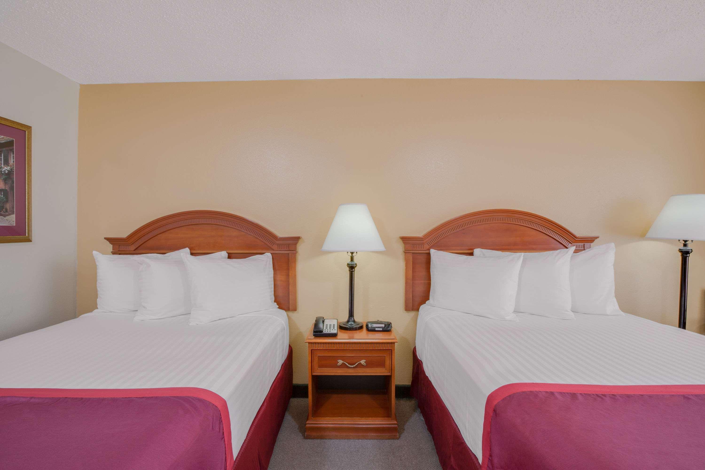 Candler Days Inn By Wyndham Asheville West מראה חיצוני תמונה