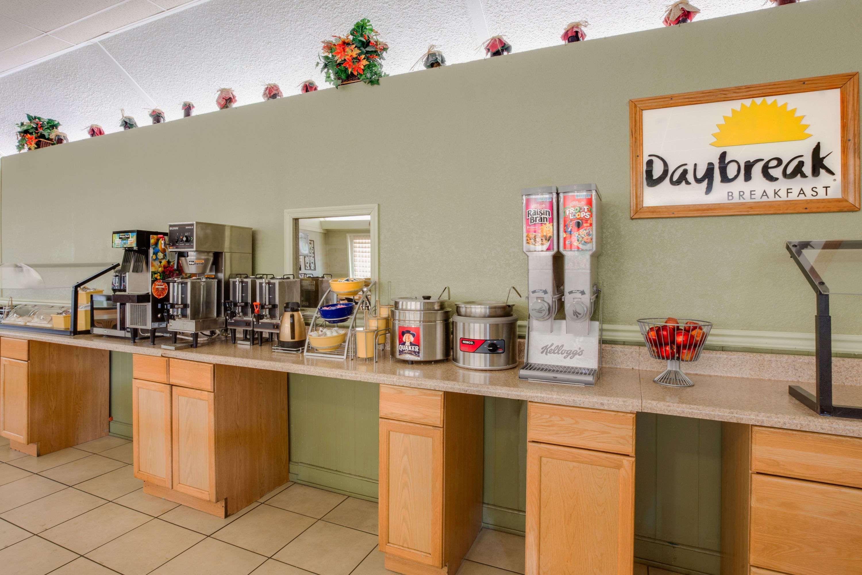 Candler Days Inn By Wyndham Asheville West מראה חיצוני תמונה