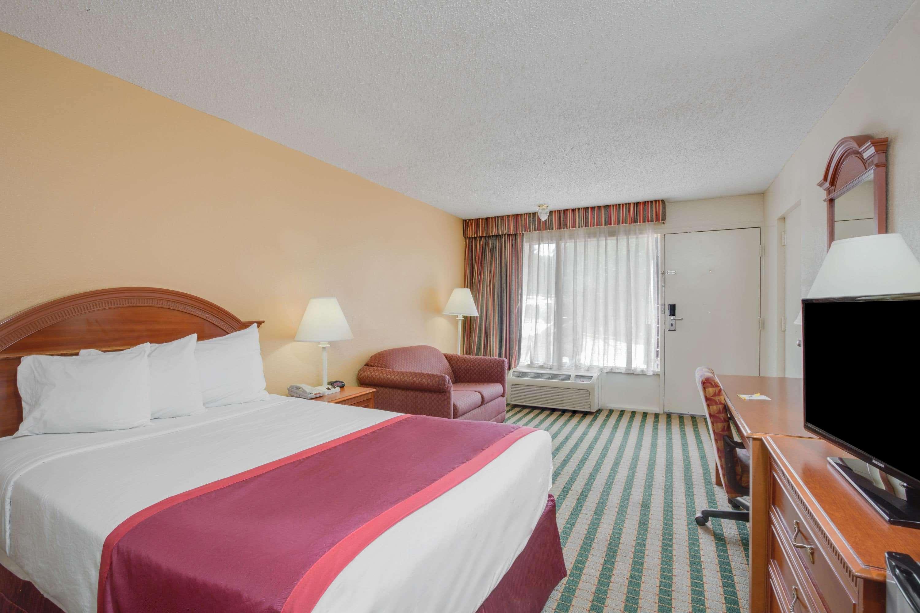 Candler Days Inn By Wyndham Asheville West מראה חיצוני תמונה