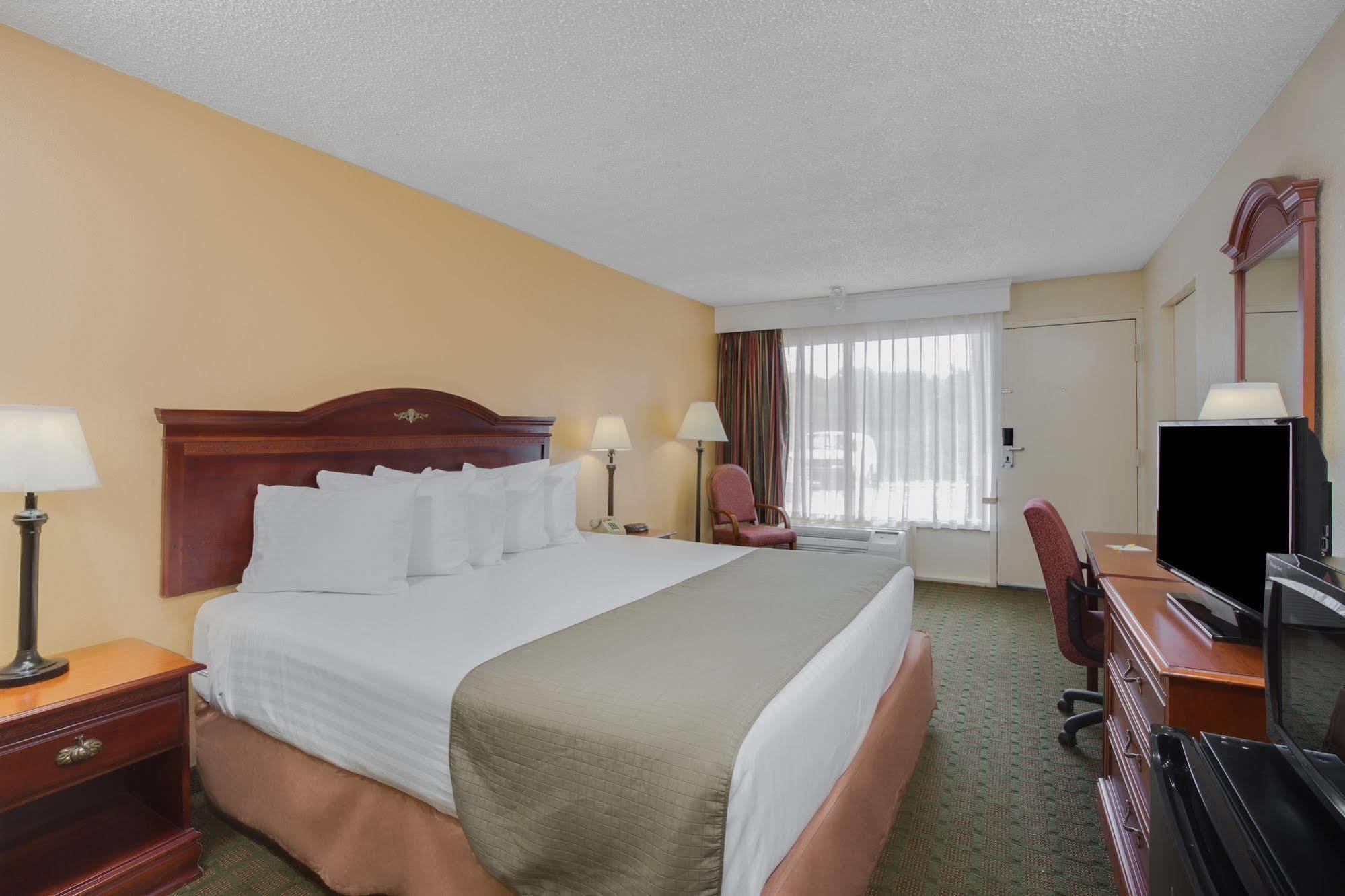 Candler Days Inn By Wyndham Asheville West מראה חיצוני תמונה